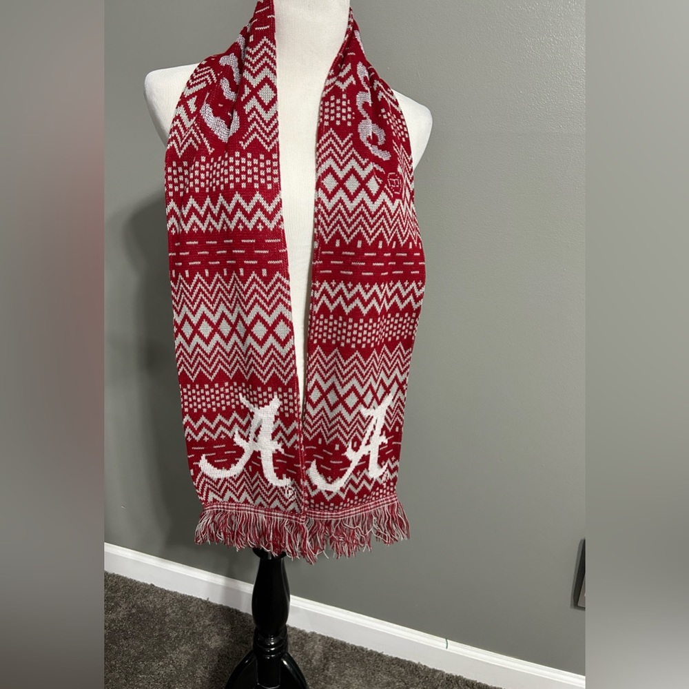 Foco Alabama‎ Crimson Tide wordmark scarf, 65 inches long